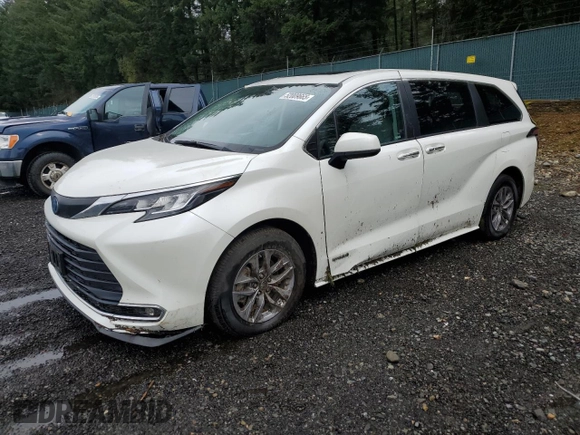 2021 Toyota Sienna XLE with VIN 5TDYSKFC1MS019685, listed as a Copart auction lot 52009665 with 0 mi miles and Salvage Title. Bid and sale history available at carsss.com. Image 1.