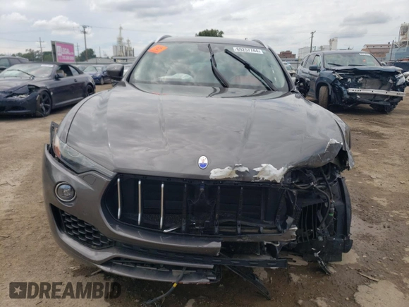 2017 Maserati Levante S z VIN ZN661YUS3HX196812, wystawiony jako Copart lot #69257744 z przebiegiem Nie podano mil oraz Szkoda całkowita • Salvage title. Historia ofert i sprzedaży dostępna na DreamBid. Obrazek 5.