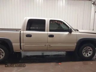 2006 Chevrolet Silverado 1500 LT1 with VIN 2GCEK13Z561329466, listed as a IAAI auction lot 41191062 with 208,661 mi miles. Bid and sale history available at carsss.com. Image 14.