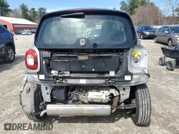 2016 Smart fortwo Passion z VIN WMEFJ5DAXGK123943, wystawiony jako Copart lot #51904865 z przebiegiem 69 821 mil mil oraz Szkody całkowita. Historia ofert i sprzedaży dostępna na DreamBid. Obrazek 6.