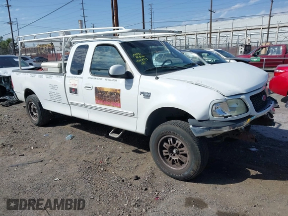 2002 Ford F-150 XL with VIN 1FTRX17L82NA54581, listed as a IAAI auction lot 41698662 with 220,321 mi miles. Bid and sale history available at carsss.com. Image 1.