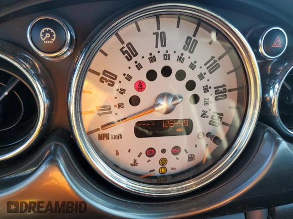 2008 MINI Convertible S z VIN WMWRH33508TU80962, wystawiony jako Copart lot #84747434 z przebiegiem 126 450 mil mil oraz Szkoda całkowita • Salvage title. Historia ofert i sprzedaży dostępna na DreamBid. Obrazek 9.