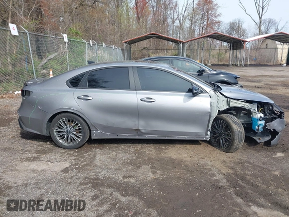 2023 Kia Forte GT-Line z VIN 3KPF54AD6PE684798, wystawiony jako IAAI lot #41921089 z przebiegiem 24 670 mil mil oraz . Historia ofert i sprzedaży dostępna na DreamBid. Obrazek 13.