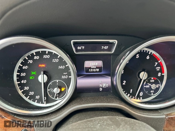 2014 Mercedes-Benz M 550 with VIN 4JGDA7DB0EA386032, listed as a Copart auction lot 61507465 with 131,078 mi miles and Clean title. Bid and sale history available at DreamBid. Image 8.