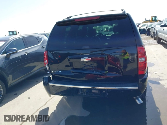 2009 Chevrolet Tahoe LTZ z VIN 1GNFC33J69R285570, wystawiony jako IAAI lot #41701424 z przebiegiem 165 811 mil mil oraz . Historia ofert i sprzedaży dostępna na DreamBid. Obrazek 16.