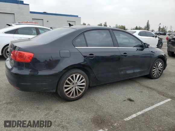 2014 Volkswagen Jetta SEL z VIN 3VWL17AJ8EM440253, wystawiony jako Copart lot #55537115 z przebiegiem 143 980 mil mil oraz Czysty tytuł • Clean title. Historia ofert i sprzedaży dostępna na DreamBid. Obrazek 3.