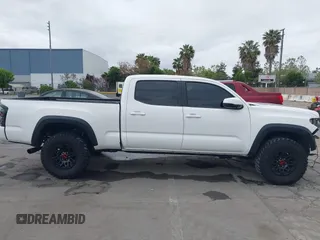 2021 Toyota Tacoma SR5 z VIN 3TMDZ5BN2MM100245, wystawiony jako IAAI lot #42078914 z przebiegiem 58 153 mil mil oraz . Historia ofert i sprzedaży dostępna na DreamBid. Obrazek 14.