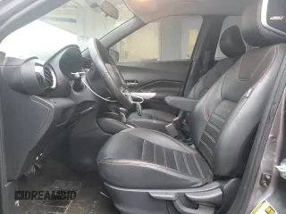2019 Nissan Kicks SR z VIN 3N1CP5CU8KL556523, wystawiony jako Copart lot #50891965 z przebiegiem 31 313 mil mil oraz Szkoda całkowita • Salvage title. Historia ofert i sprzedaży dostępna na DreamBid. Obrazek 7.