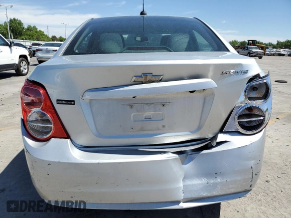 2016 Chevrolet Sonic LS z VIN 1G1JA5SH2G4101568, wystawiony jako Copart lot #57529175 z przebiegiem 56 780 mil mil oraz Szkoda całkowita • Salvage title. Historia ofert i sprzedaży dostępna na DreamBid. Obrazek 6.