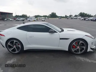 2015 Jaguar F-Type R z VIN SAJWA6DA8FMK20244, wystawiony jako IAAI lot #42130845 z przebiegiem 72 408 mil mil oraz . Historia ofert i sprzedaży dostępna na DreamBid. Obrazek 13.