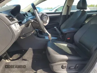 2012 Volkswagen Passat SE с VIN 1VWBP7A31CC084951, выставлен на аукционе Copart как лот 55726145 с пробегом 98 654 миль миль и Списание • Salvage title. История ставок и продаж доступна на DreamBid. Изображение 7.