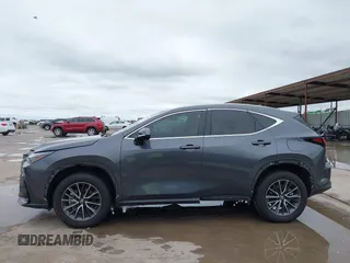 2024 Lexus NX 250 Premium z VIN 2T2GDCAZ7RC015465, wystawiony jako IAAI lot #42171196 z przebiegiem 14 322 mil mil oraz . Historia ofert i sprzedaży dostępna na DreamBid. Obrazek 15.