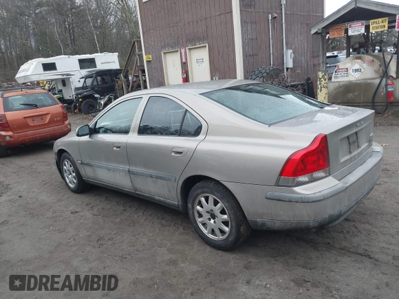 2001 Volvo S60 with VIN YV1RS61R012013431, listed as a IAAI auction lot 41193065 with 179,844 mi miles. Bid and sale history available at carsss.com. Image 3.