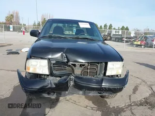 2001 GMC Sonoma SLS w/1SH Pkg with VIN 1GTDT19W018197275, listed as a IAAI auction lot 41604084 with 157,102 mi miles. Bid and sale history available at carsss.com. Image 13.