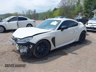 2023 Toyota 86 Premium z VIN JF1ZNBE12P9756981, wystawiony jako IAAI lot #42126988 z przebiegiem 31 550 mil mil oraz . Historia ofert i sprzedaży dostępna na DreamBid. Obrazek 2.
