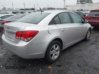 2014 Chevrolet Cruze 1LT z VIN 1G1PC5SB7E7135808, wystawiony jako IAAI lot #41562958 z przebiegiem 144 061 mil mil oraz . Historia ofert i sprzedaży dostępna na DreamBid. Obrazek 4.