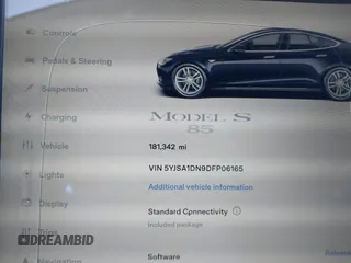 2013 Tesla Model S с VIN 5YJSA1DN9DFP06165, выставлен на аукционе IAAI как лот 40920844 с пробегом 181 342 миль миль и . История ставок и продаж доступна на DreamBid. Изображение 7.