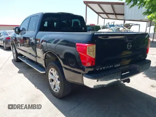 2016 Nissan Titan Platinum Reserve z VIN 1N6BA1F29GN505226, wystawiony jako IAAI lot #42016948 z przebiegiem 176 821 mil mil oraz . Historia ofert i sprzedaży dostępna na DreamBid. Obrazek 3.