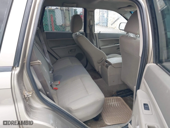 2005 Jeep Grand Cherokee Laredo with VIN 1J4HR48N25C608120, listed as a IAAI auction lot 41933071 with 213,189 mi miles. Bid and sale history available at carsss.com. Image 8.