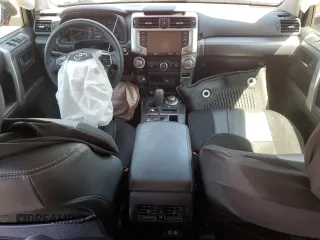 2021 Toyota 4Runner SR5 Premium with VIN JTENU5JR0M5856455, listed as a Copart auction lot 56670685 with 31,401 mi miles and Salvage title. Bid and sale history available at DreamBid. Image 8.
