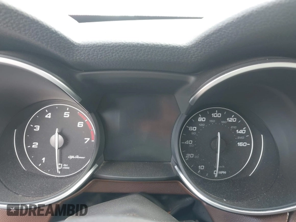 2018 Alfa Romeo Stelvio Sport z VIN ZASFAKPN0J7B71013, wystawiony jako IAAI lot #41938050 z przebiegiem Nie podano mil oraz . Historia ofert i sprzedaży dostępna na DreamBid. Obrazek 15.