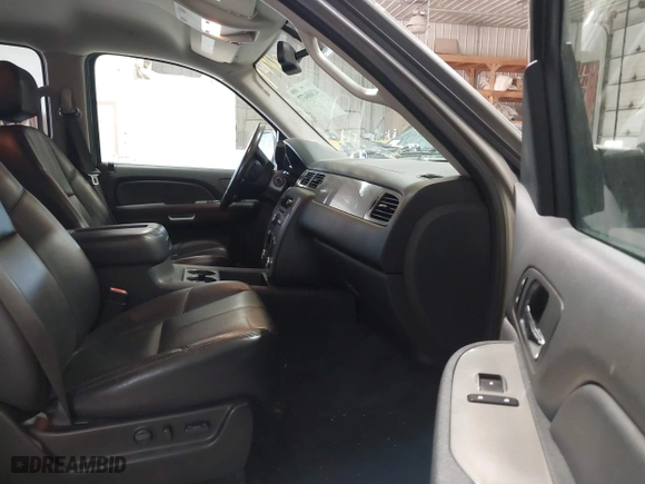 2009 Chevrolet Avalanche LT w/2LT with VIN 3GNFK22089G158390, listed as a IAAI auction lot 41868477 with 174,405 mi miles. Bid and sale history available at carsss.com. Image 5.