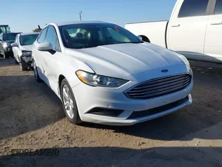 2018 Ford Fusion SE with VIN 3FA6P0H70JR250014, listed as a IAAI auction lot 41990580 with 121,628 mi miles. Bid and sale history available at carsss.com. Image 1.