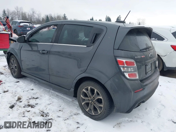 2018 Chevrolet Sonic LT z VIN 1G1JD6SB4J4106822, wystawiony jako IAAI lot #41591103 z przebiegiem 74 497 mil mil oraz . Historia ofert i sprzedaży dostępna na DreamBid. Obrazek 3.