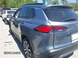 2023 Toyota Corolla Cross XLE z VIN 7MUDAABG7PV049417, wystawiony jako IAAI lot #42037055 z przebiegiem 28 325 mil mil oraz . Historia ofert i sprzedaży dostępna na DreamBid. Obrazek 14.