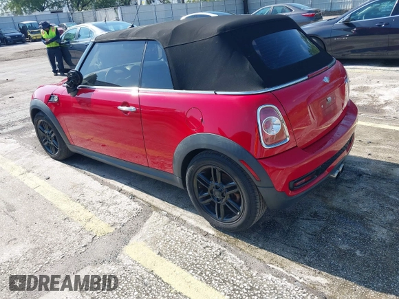 2014 MINI Convertible S с VIN WMWZP3C50ET298497, выставлен на аукционе IAAI как лот 42345812 с пробегом 119 921 миль миль и . История ставок и продаж доступна на DreamBid. Изображение 3.