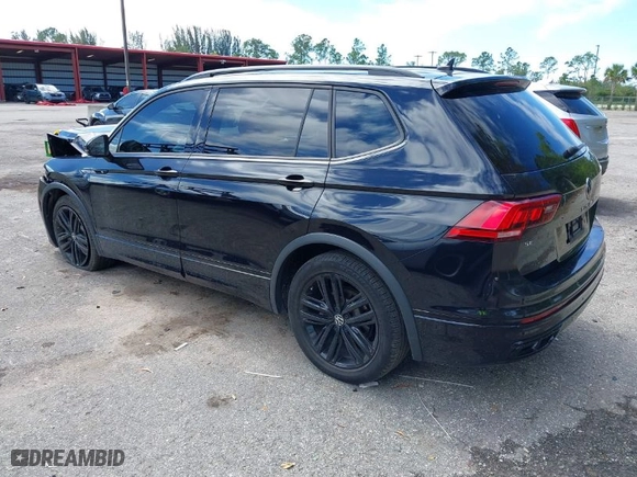 2022 Volkswagen Tiguan SE R-Line Black with VIN 3VVCB7AX9NM054351, listed as a IAAI auction lot 41665235 with 30,971 mi miles. Bid and sale history available at carsss.com. Image 3.