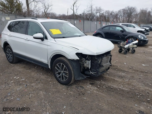 2020 Volkswagen Tiguan SE with VIN 3VV2B7AX0LM075033, listed as a IAAI auction lot 41310056 with 82,548 mi miles. Bid and sale history available at carsss.com. Image 1.