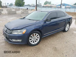 2013 Volkswagen Passat SEL Premium z VIN 1VWCH7A37DC056381, wystawiony jako IAAI lot #42426144 z przebiegiem 261 626 mil mil oraz . Historia ofert i sprzedaży dostępna na DreamBid. Obrazek 2.