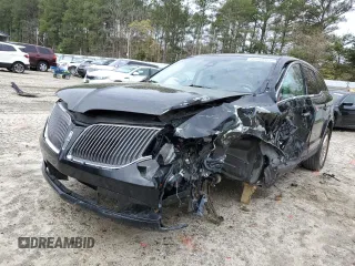 2014 Lincoln MKT EcoBoost z VIN 2LMHJ5AT7EBL57932, wystawiony jako Copart lot #52699475 z przebiegiem Nie podano mil oraz Szkoda całkowita • Salvage title. Historia ofert i sprzedaży dostępna na DreamBid. Obrazek 1.