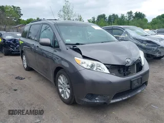 2012 Toyota Sienna LE z VIN 5TDJK3DC2CS048945, wystawiony jako IAAI lot #42319090 z przebiegiem 136 488 mil mil oraz . Historia ofert i sprzedaży dostępna na DreamBid. Obrazek 13.