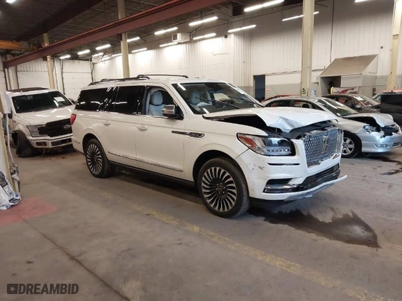 2021 Lincoln Navigator L Black Label with VIN 5LMJJ3TT3MEL15532, listed as a IAAI auction lot 41330001 with 62,325 mi miles. Bid and sale history available at carsss.com. Image 1.
