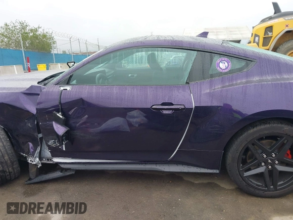2024 Ford Mustang EcoBoost z VIN 1FA6P8TH4R5118287, wystawiony jako IAAI lot #41879332 z przebiegiem 18 301 mil mil oraz . Historia ofert i sprzedaży dostępna na DreamBid. Obrazek 14.