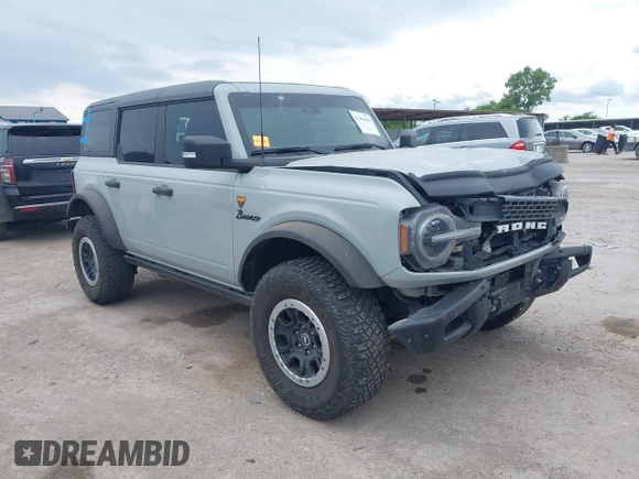 2022 Ford Bronco z VIN 1FMEE5DP3NLB31811, wystawiony jako IAAI lot #42303650 z przebiegiem 43 636 mil mil oraz . Historia ofert i sprzedaży dostępna na DreamBid. Obrazek 1.
