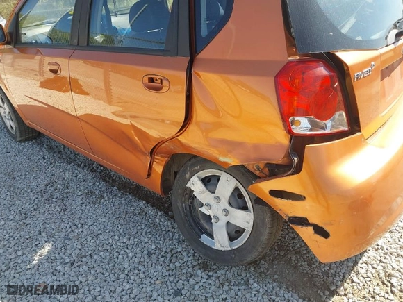 2007 Chevrolet Aveo LS with VIN KL1TD66697B746324, listed as a IAAI auction lot 40257318 with 144,789 mi miles. Bid and sale history available at carsss.com. Image 6.