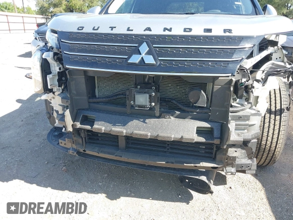 2024 Mitsubishi Outlander ES z VIN JA4J3UA8XRZ015082, wystawiony jako IAAI lot #42244407 z przebiegiem 18 885 mil mil oraz . Historia ofert i sprzedaży dostępna na DreamBid. Obrazek 6.