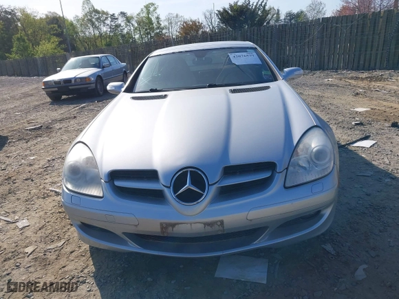 2007 Mercedes-Benz SLK-Class 3.5L with VIN WDBWK56FX7F142388, listed as a IAAI auction lot 42076577 with 77,856 mi miles. Bid and sale history available at carsss.com. Image 6.