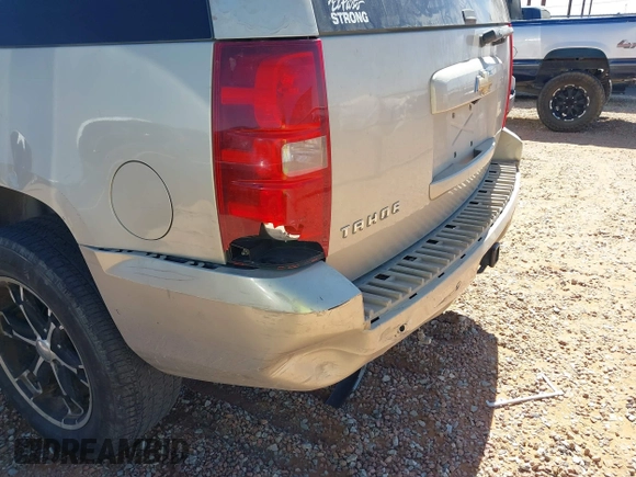 2007 Chevrolet Tahoe LTZ z VIN 1GNFK13047R144301, wystawiony jako IAAI lot #41766232 z przebiegiem 217 202 mil mil oraz . Historia ofert i sprzedaży dostępna na DreamBid. Obrazek 6.