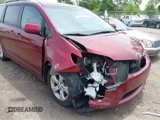 2016 Toyota Sienna LE AAS z VIN 5TDKK3DC2GS718956, wystawiony jako IAAI lot #42501848 z przebiegiem 167 368 mil mil oraz . Historia ofert i sprzedaży dostępna na DreamBid. Obrazek 6.