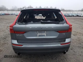 2018 Volvo XC60 Momentum with VIN LYV102RK8JB121710, listed as a Copart auction lot 84376034 with Not Provided miles and Salvage Title. Bid and sale history available at carsss.com. Image 6.