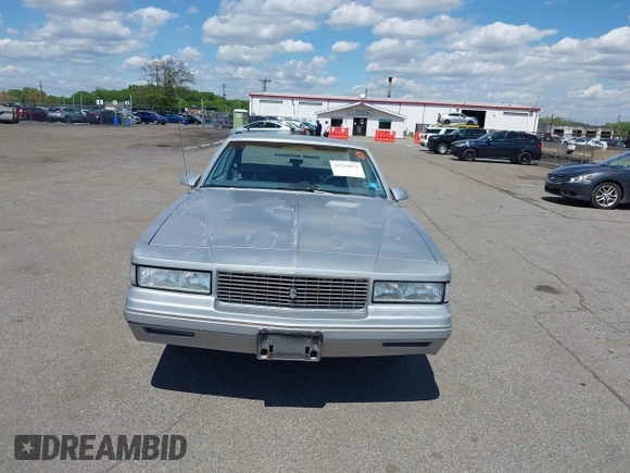 1987 Chevrolet Monte Carlo z VIN 1G1GZ11Z4HR114011, wystawiony jako IAAI lot #42204871 z przebiegiem 74 357 mil mil oraz . Historia ofert i sprzedaży dostępna na DreamBid. Obrazek 6.