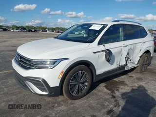 2024 Volkswagen Tiguan Wolfsburg Edition z VIN 3VV6B7AX8RM214044, wystawiony jako IAAI lot #41676715 z przebiegiem 2 167 mil mil oraz . Historia ofert i sprzedaży dostępna na DreamBid. Obrazek 19.