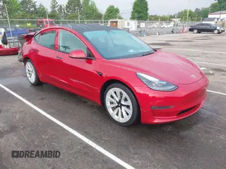2021 Tesla Model 3 Standard Range Plus z VIN 5YJ3E1EAXMF017773, wystawiony jako IAAI lot #42114204 z przebiegiem 91 172 mil mil oraz . Historia ofert i sprzedaży dostępna na DreamBid. Obrazek 1.