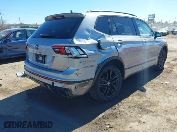 2022 Volkswagen Tiguan SE R-Line Black z VIN 3VVCB7AX4NM008121, wystawiony jako IAAI lot #41671382 z przebiegiem 71 674 mil mil oraz . Historia ofert i sprzedaży dostępna na DreamBid. Obrazek 4.
