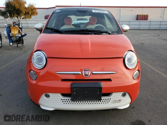 2015 FIAT 500e with VIN 3C3CFFGE5FT585805, listed as a Copart auction lot 81520364 with 43,946 mi miles and Clean Title. Bid and sale history available at carsss.com. Image 5.