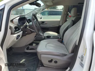 2017 Chrysler Pacifica Touring L Plus с VIN 2C4RC1EG2HR833620, выставлен на аукционе Copart как лот 57954605 с пробегом 106 025 миль миль и Списание • Salvage title. История ставок и продаж доступна на DreamBid. Изображение 7.